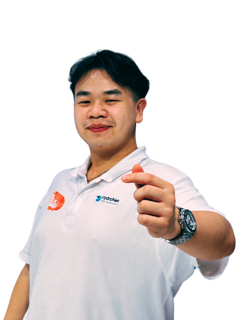 HydroNeo Project Manager Parith Palakorn (Toon) sharing mini-heart to everyone